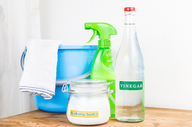 O vinagre pode ser usado para fazer a higienização de diversos cômodos da casa