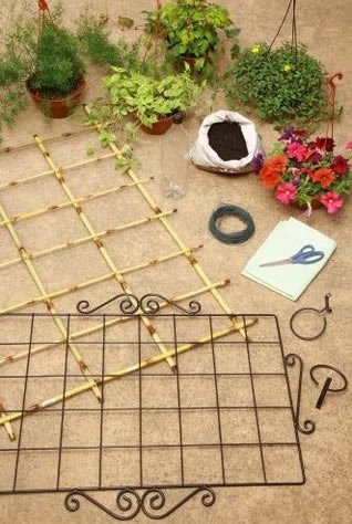 1749687850 121 Como fazer Jardim vertical com garrafa PET Jardim vertical com garrafa PET passo a passo