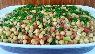 Como fazer salada de grão-de-bico