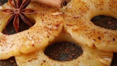 Abacaxi assado no forno com canela. Uma sobremesa deliciosa, fácil e ajuda a emagrecer!