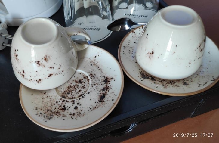 1749741670 986 20 ideias bizarras que jamais deveriam ter saido do papel Bule com Cupcakes em Tecido (Parte 1)