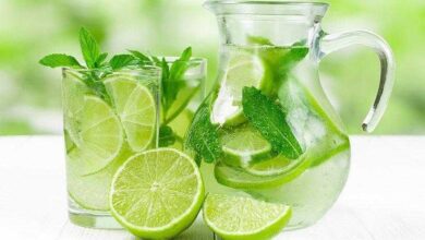Suco de limão e hortelã desintoxica, combate retenção de líquido e melhora a memória