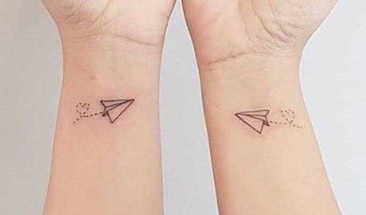 1750200547 113 21 ideias de tatuagens delicadas para fazer com a sua tatuagem de amizade