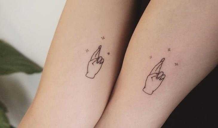 1750200550 897 21 ideias de tatuagens delicadas para fazer com a sua tatuagem de amizade