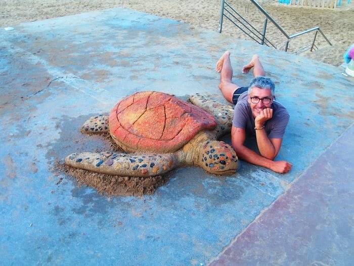 1750203678 240 Artista faz esculturas de areia hiper realistas que parecem estar vivas