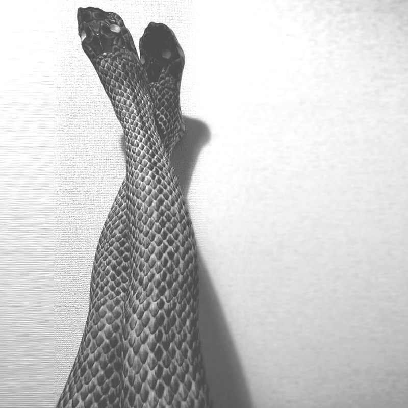 Mulher usa meia-calça diferente, assusta o marido e vai parar no hospital