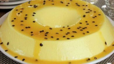 Pudim de chocolate branco e maracujá