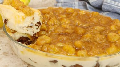 Sobremesa de banana caramelizada cremosa