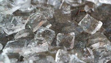 1750413010 comer gelo faz ou nao mal a saude Imagem de cubos de gelo