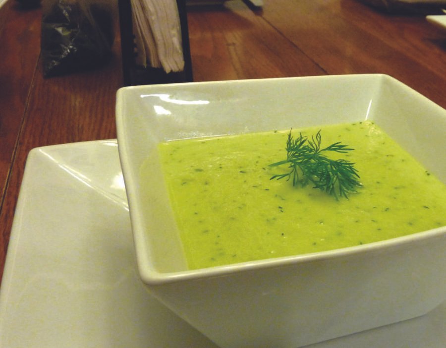 Veja a receita de sopa detox de abobrinha e emagreça com saúde.