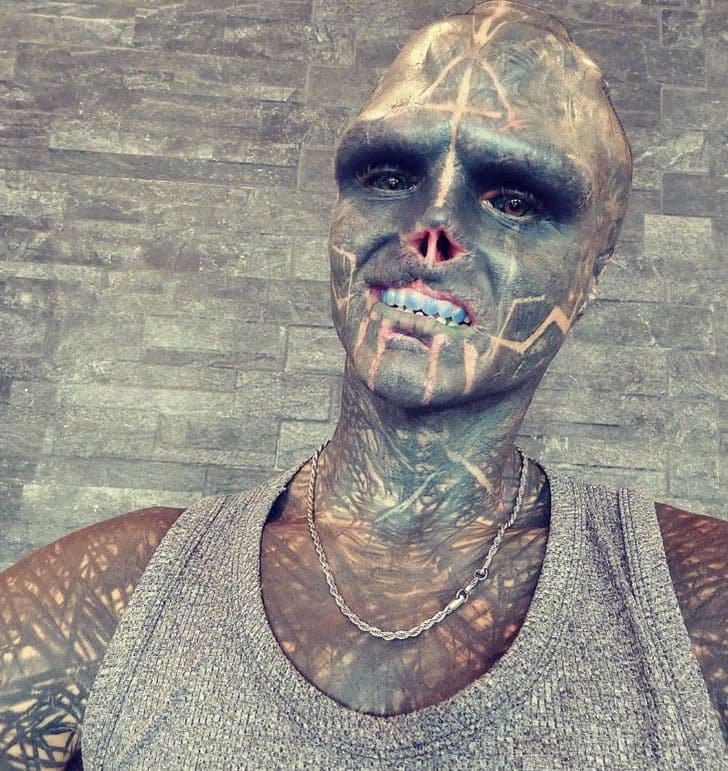 1750434071 254 homem alienigena afirma que nao consegue emprego por causa da Homem