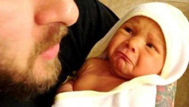 Pai publicou a foto do primeiro banho de sua filha. Graças a isso, salvou a vida dela