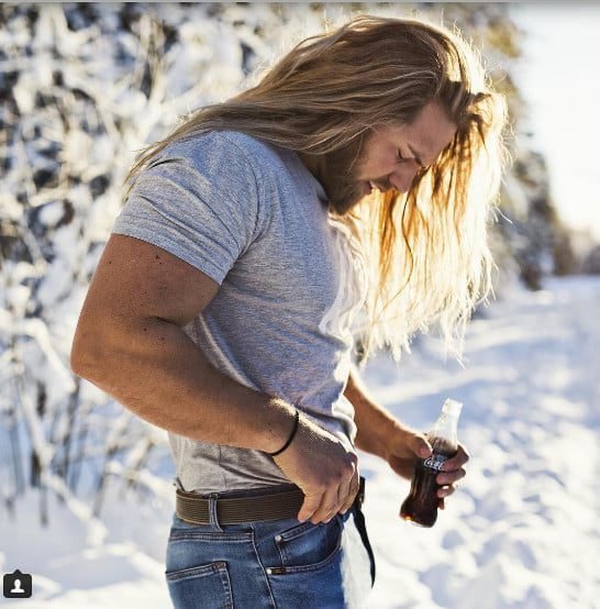 O tenente norueguês que arrasa corações nas redes sociais