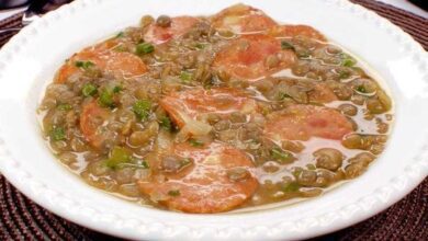 Sopa de lentilha com paio