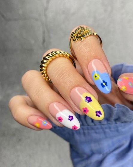 1750496180 375 9 ideais de unhas estilosas e incriveis manicure com flores coloridas em cada unha