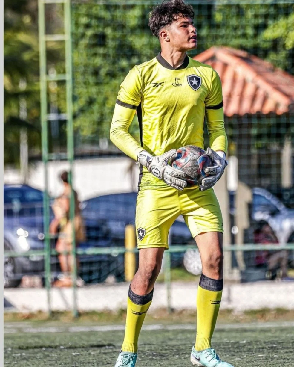Bruninho Samudio é goleiro do sub-15 do Botafogo — Foto: Instagram