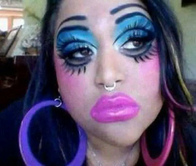 1750582268 472 32 mulheres que queriam ficar mais bonitas…mas deu muito errado 22 Mulheres que queriam ficar mais bonitas…mas deu MUITO errado