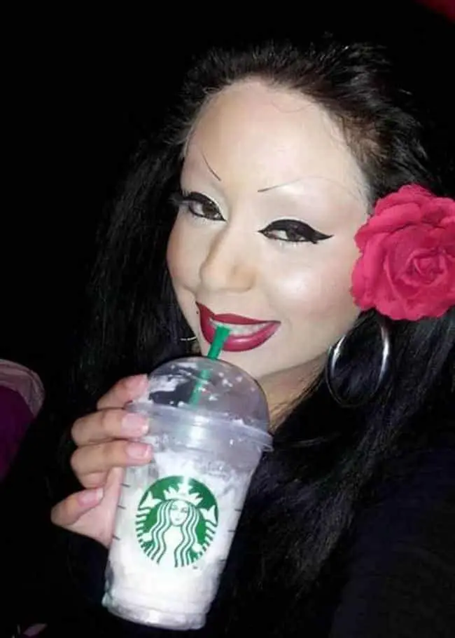 1750582268 627 32 mulheres que queriam ficar mais bonitas…mas deu muito errado 22 Mulheres que queriam ficar mais bonitas…mas deu MUITO errado