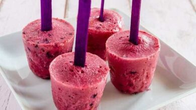 Picolé de frutas vermelhas