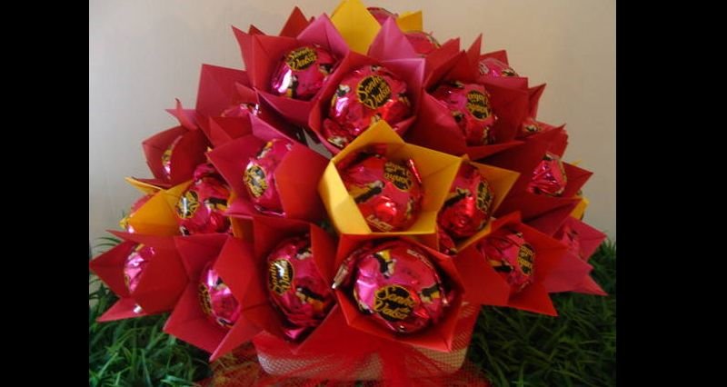 bouquet de bombom e papel