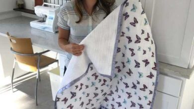 Mãe usa camisas antigas para fazer vestidos para as filhas e o resultado é incrível