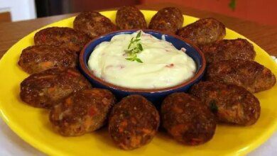 Bolinho de Carne Assado com Molho de Requeijão