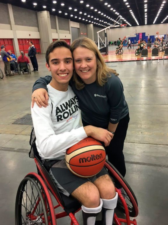 Feto agarra médico de dentro do útero, com apenas 21 semanas. 16 anos depois, isso foi o que aconteceu com o bebê.