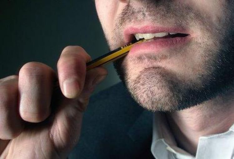 1750700656 140 7 habitos que danificam seus dentes e voce nao sabia