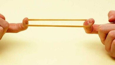 Por que você deve amarrar um elástico na tampa do esmalte