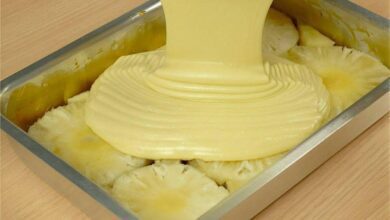 1750709052 bolo de abacaxi invertido feito com a fruta Bolo de Abacaxi invertido feito com a fruta