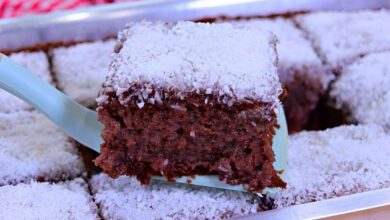 Bolo gelado de prestígio muito molhadinho e saboroso