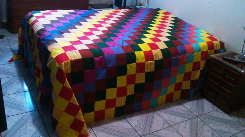 colcha com retalhos com quadradinhos