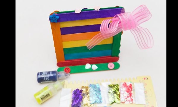 moldura com palito de sorvete