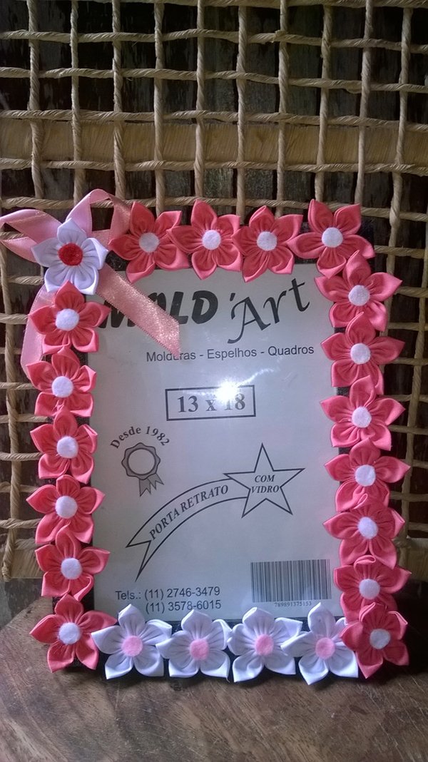 moldura com flores de fuxico