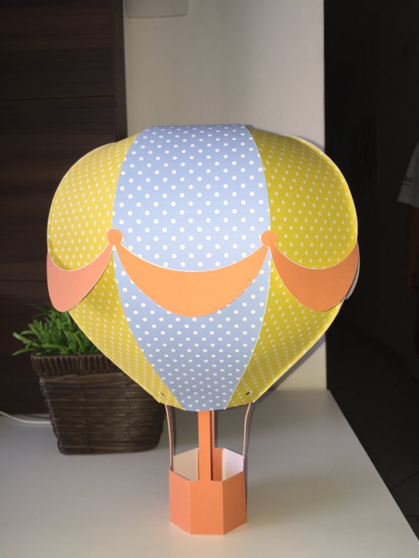 balao com papel na festa 