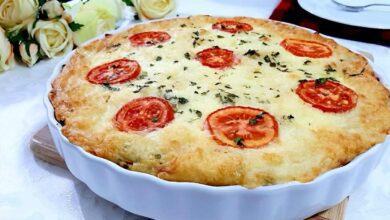 Torta salgada deliciosa recheada com presunto e requeijão cremoso