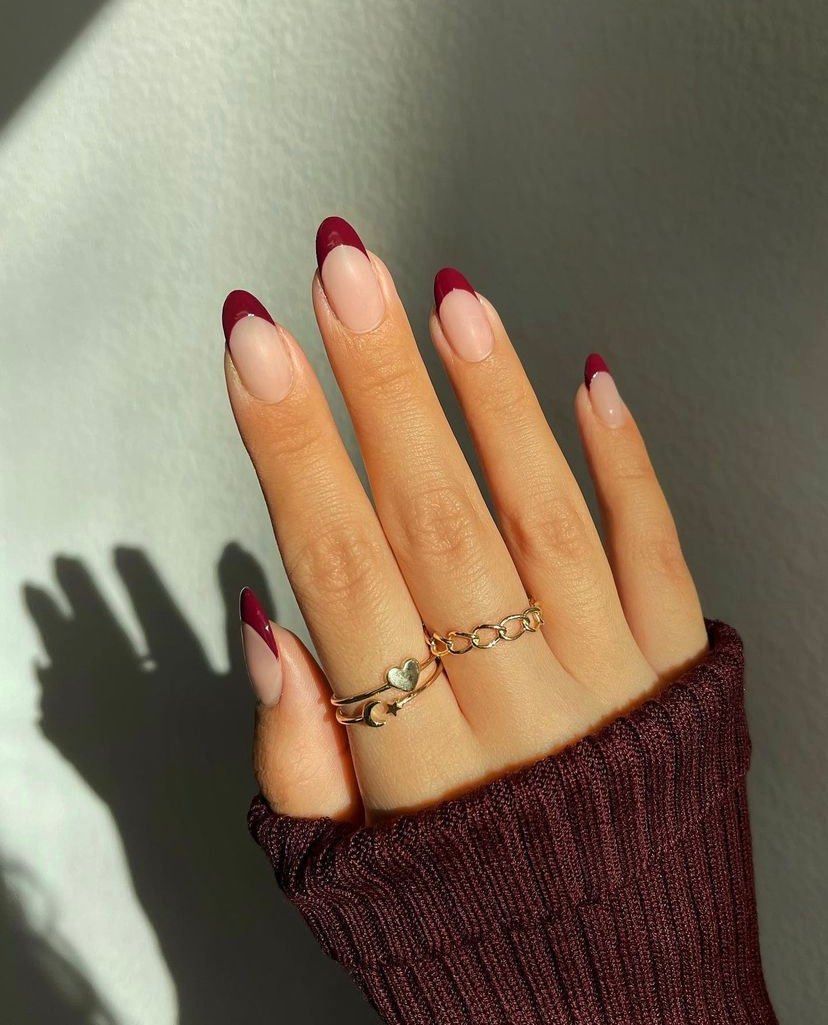 1750787422 303 unhas de vinho 7 ideias para dar um toque Unhas vermelhas francesas