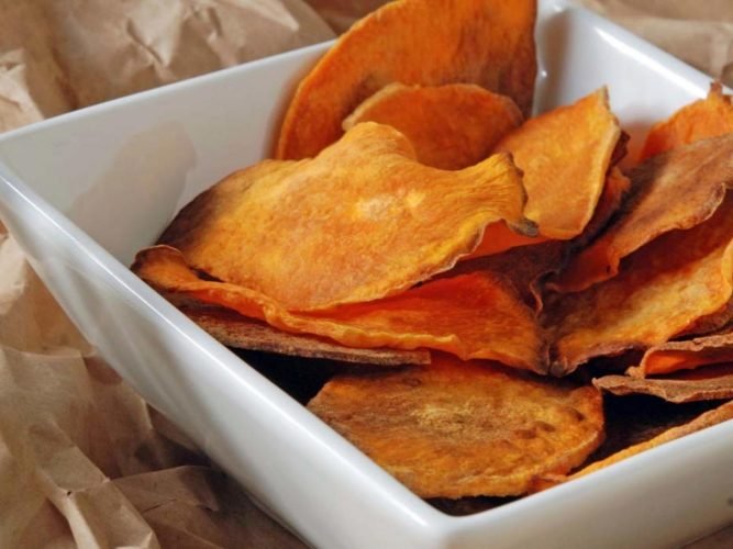 Como fazer chips de batata doce