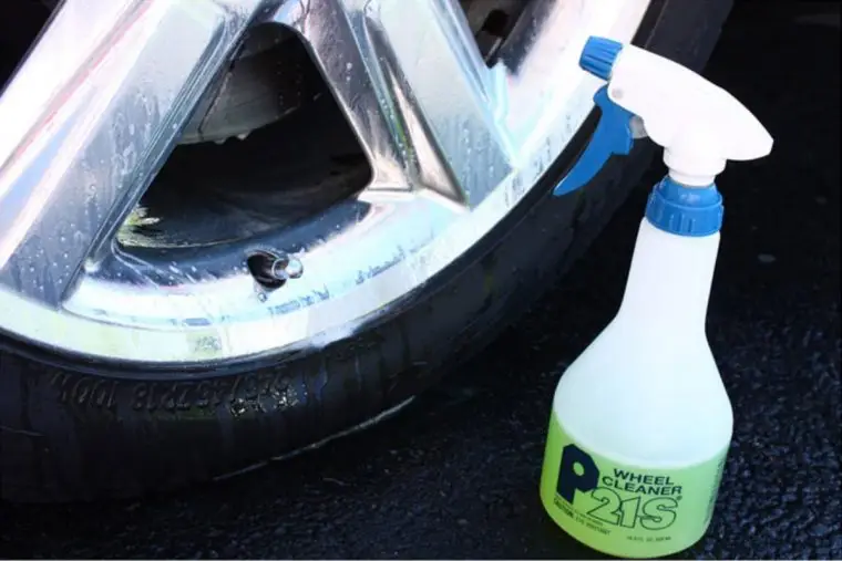 1750807887 227 12 truques de limpeza para manter o carro impecavel