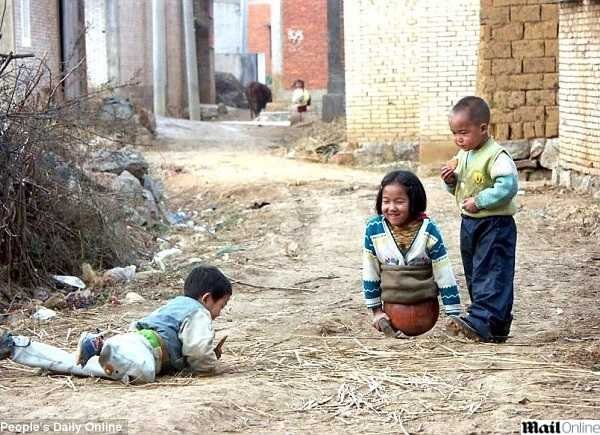 lembra da menina que usava uma bola como pernas a