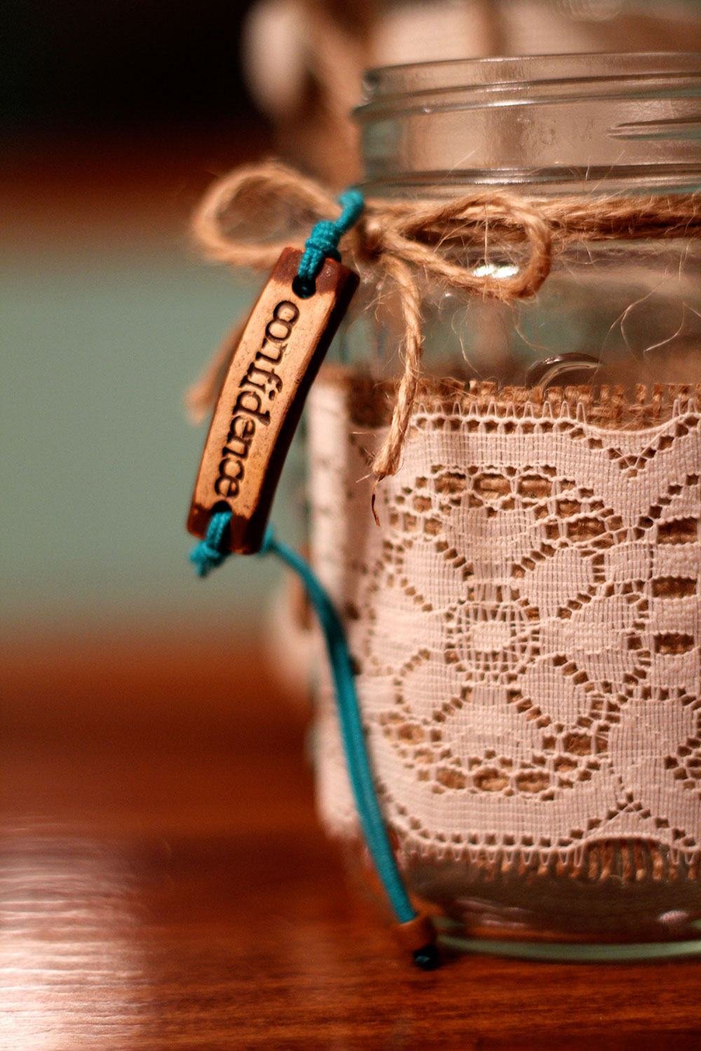 1750996509 208 80 garrafas decoradas com renda