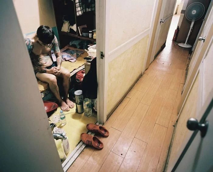 1751035697 719 fotografo retrata a realidade das pessoas que moram em apartamentos