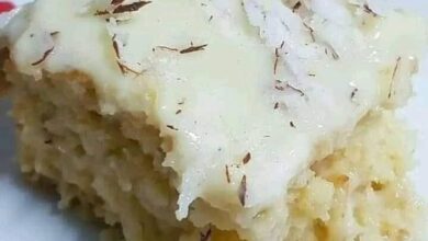 Bolo de coco molhadinho com calda de três leites