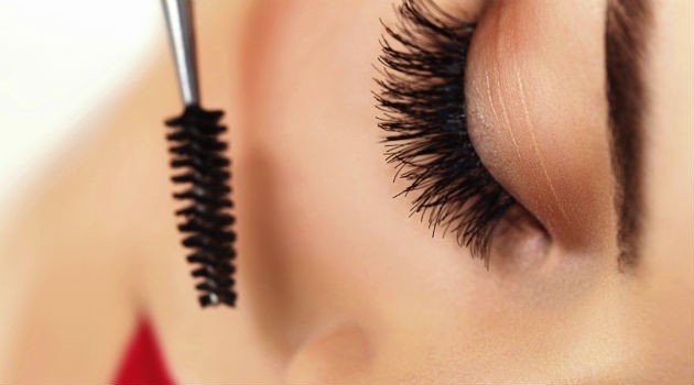 1751102118 796 truques de maquiagem para deixar os olhos maiores