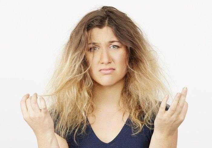 7 Erros que deixam o cabelo com frizz 7 Erros que deixam o cabelo com frizz