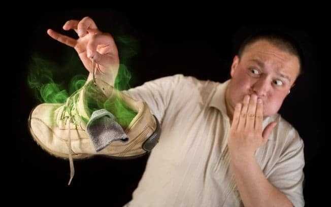 Dicas para eliminar o mau cheiro dos sapatos