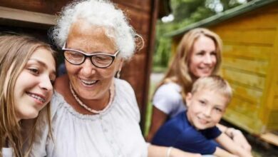 A avó foi chamada de gananciosa por cobrar como babá para cuidar do neto. CONCORDA?