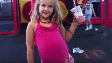 A filha dela caiu de uma altura de 9m em uma árvore oca. Então ela notou algo no abdômen da menina.