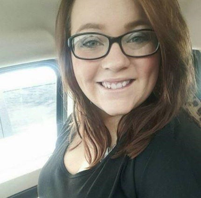 A mae e encontrada morta mas consegue dar vida a blank