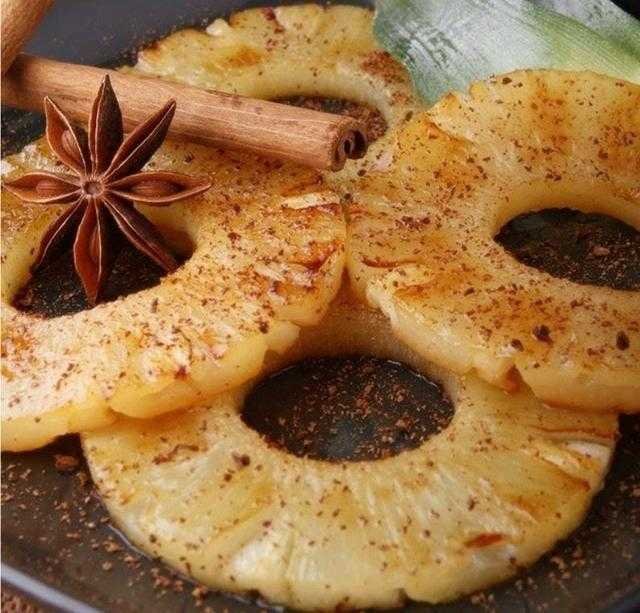 Abacaxi assado no forno com canela Uma sobremesa deliciosa facil Abacaxi assado no forno com canela. Uma sobremesa deliciosa, fácil e ajuda a emagrecer!